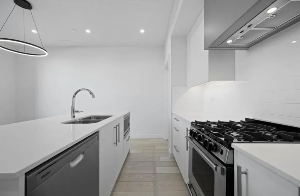 8370 Broadcast Avenue SW Calgary AB T3H 6L3