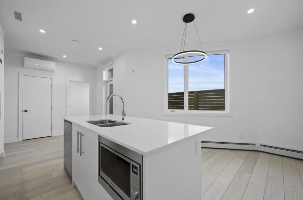 8370 Broadcast Avenue SW Calgary AB T3H 6L3