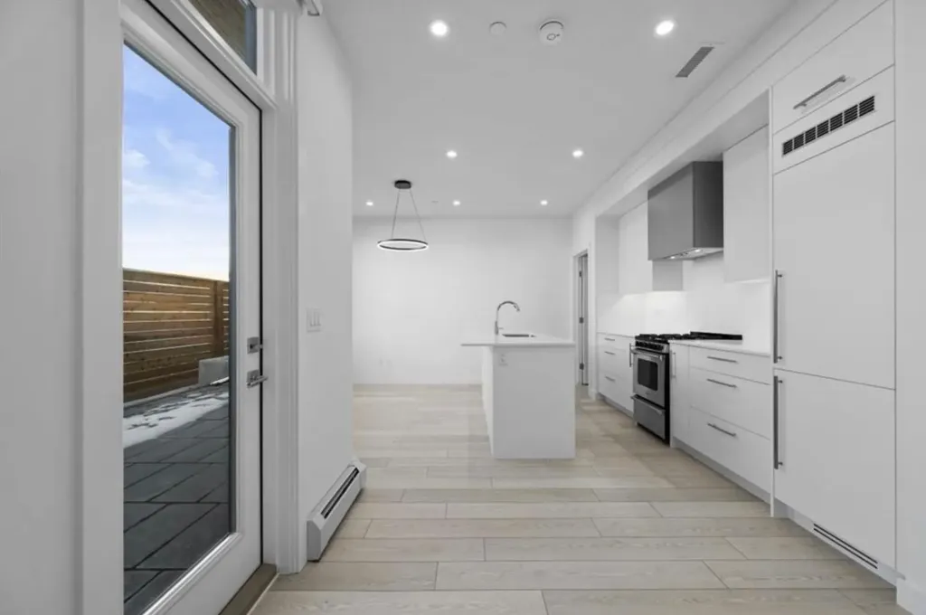 8370 Broadcast Avenue SW Calgary AB T3H 6L3