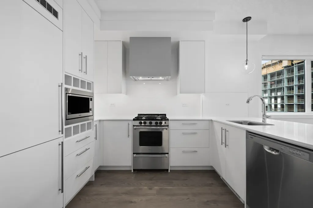 8370 Broadcast Avenue SW Calgary AB T3H 6L3