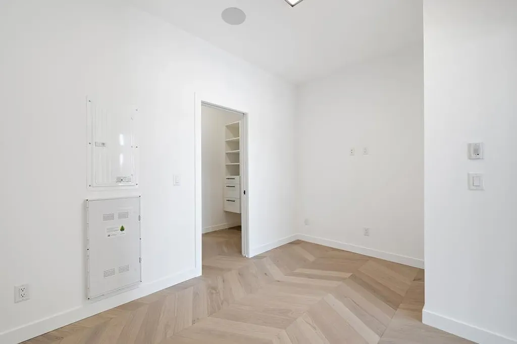 835 78 Street SW Calgary AB T3H6H6