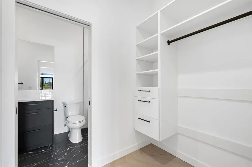 835 78 Street SW Calgary AB T3H6H6