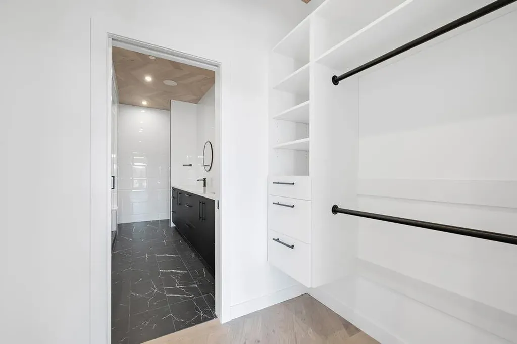 835 78 Street SW Calgary AB T3H6H6