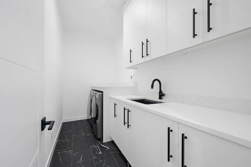 835 78 Street SW Calgary AB T3H6H6