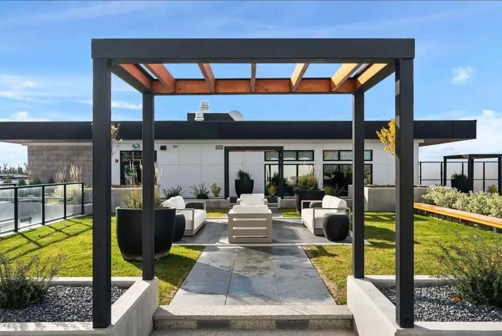 835 78 Street SW Calgary AB T3H6H6