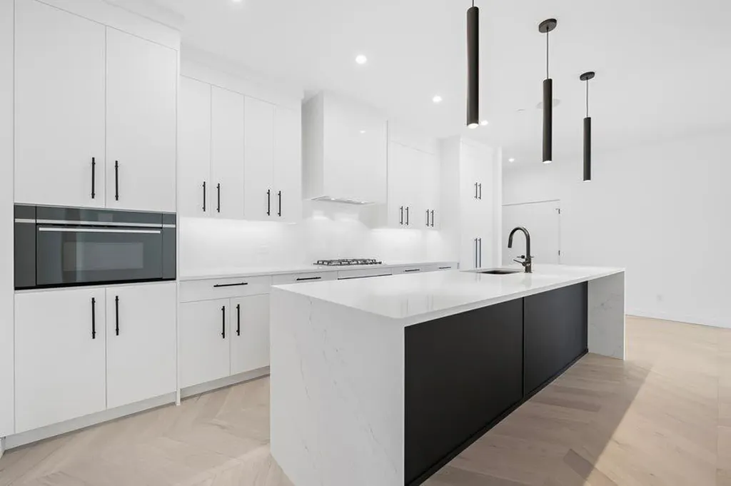 835 78 Street SW Calgary AB T3H6H6