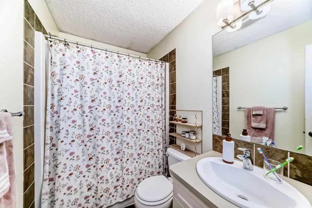 404 Redstone Grove NE Calgary AB T3N 0J3