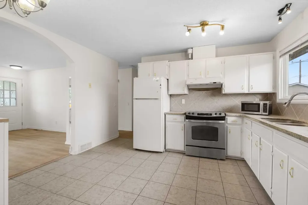 268 Madeira Place NE Calgary AB T2A5T1