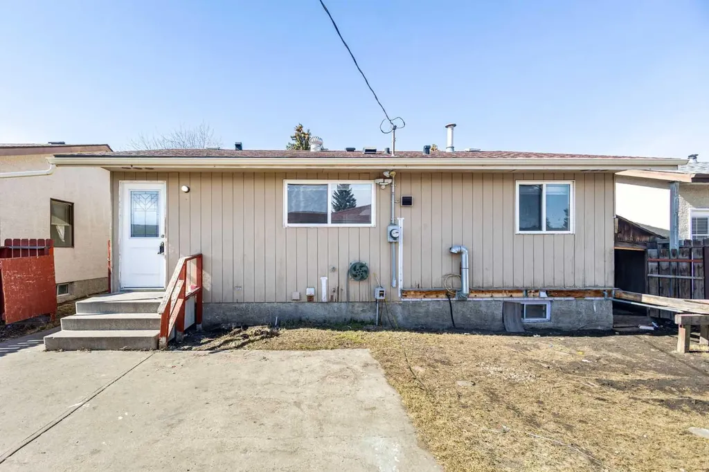 268 Madeira Place NE Calgary AB T2A5T1