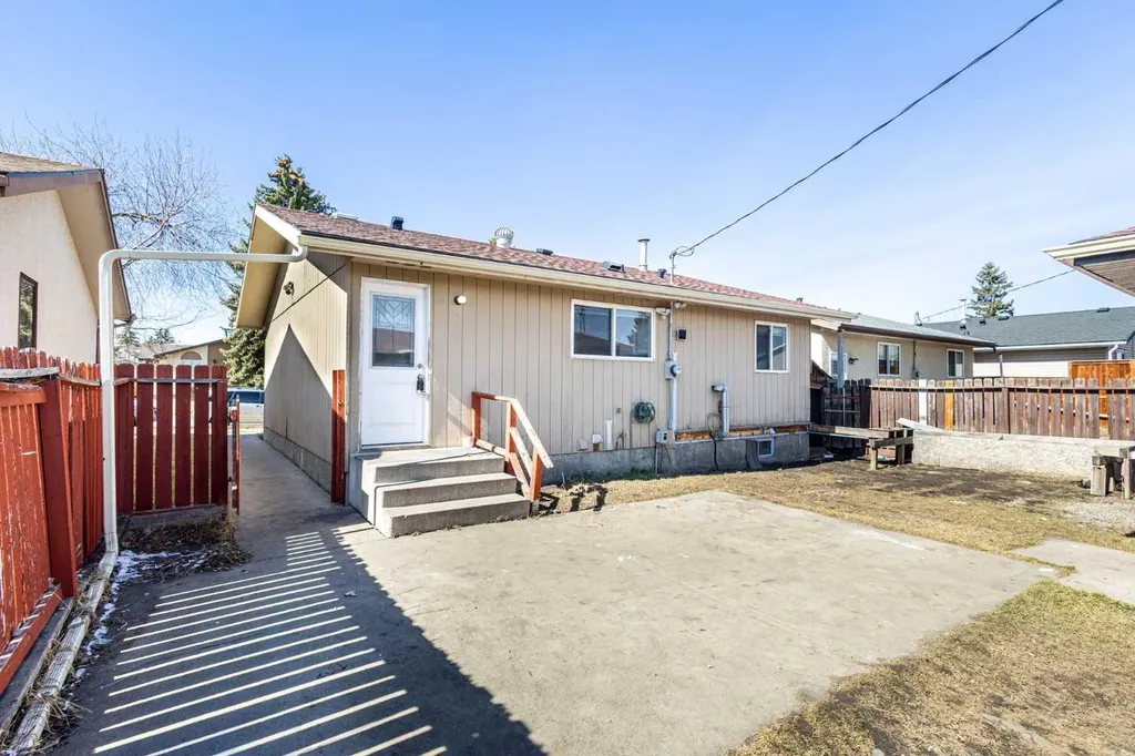 268 Madeira Place NE Calgary AB T2A5T1