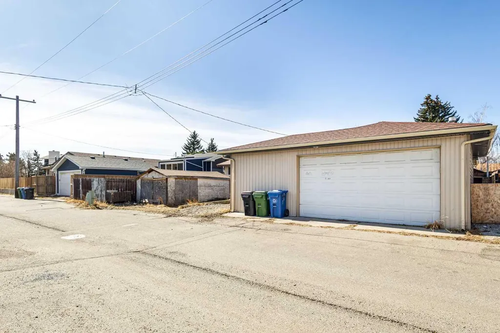 268 Madeira Place NE Calgary AB T2A5T1