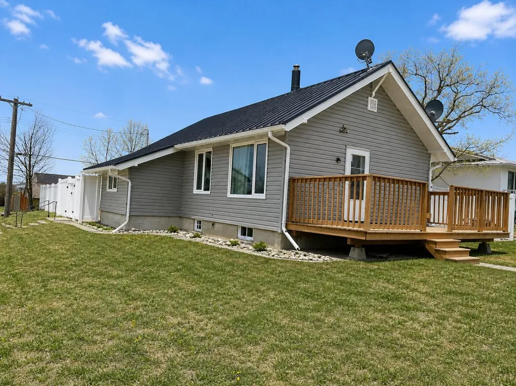 132 8 Avenue Gleichen AB T0J 1N0