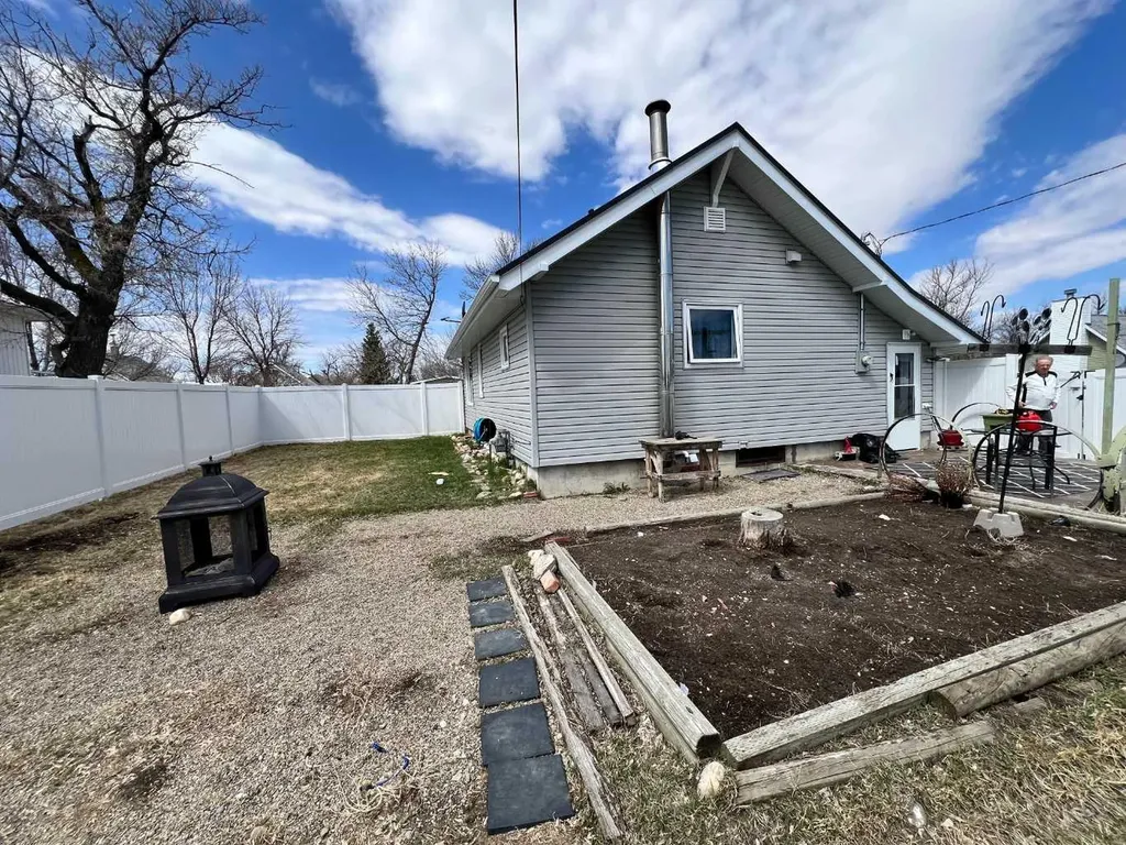 132 8 Avenue Gleichen AB T0J 1N0