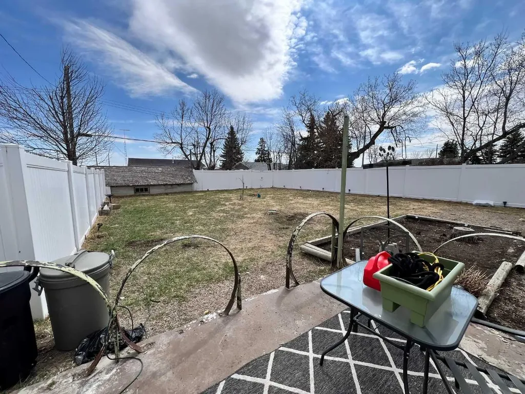 132 8 Avenue Gleichen AB T0J 1N0