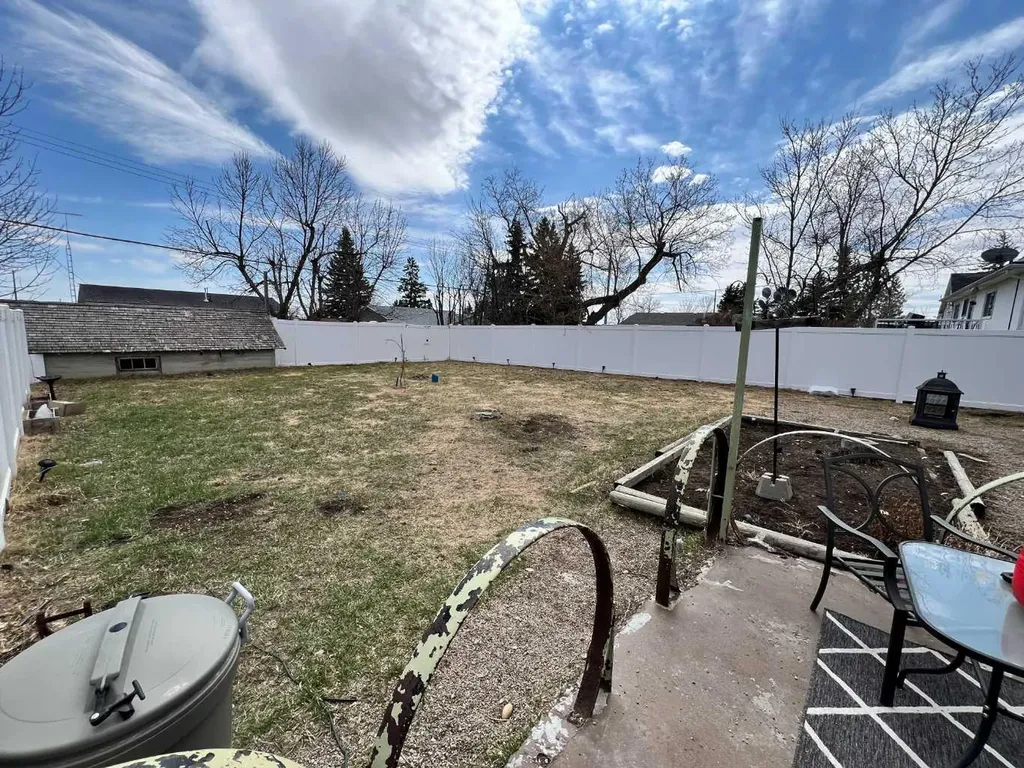 132 8 Avenue Gleichen AB T0J 1N0