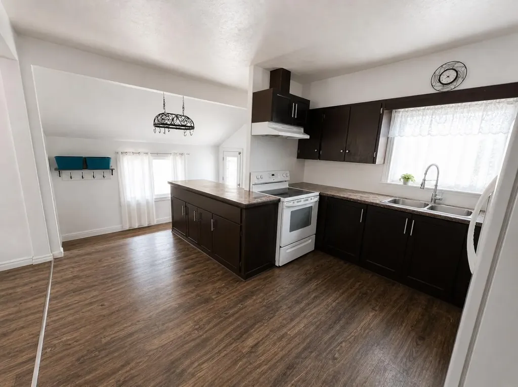 132 8 Avenue Gleichen AB T0J 1N0