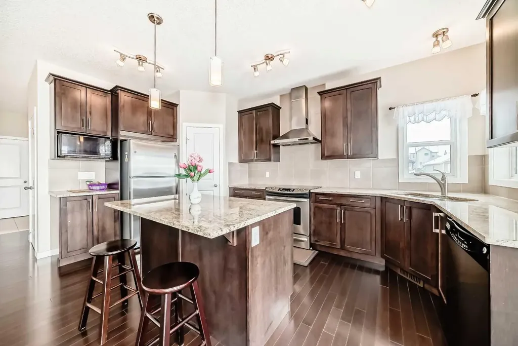 12 Kincora Mews NW Calgary AB T3R 0N3