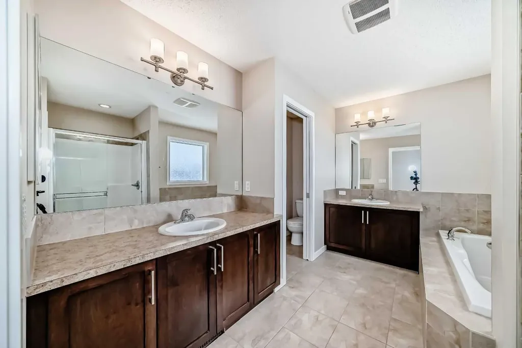 12 Kincora Mews NW Calgary AB T3R 0N3