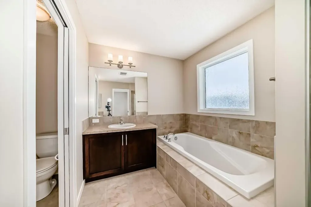 12 Kincora Mews NW Calgary AB T3R 0N3