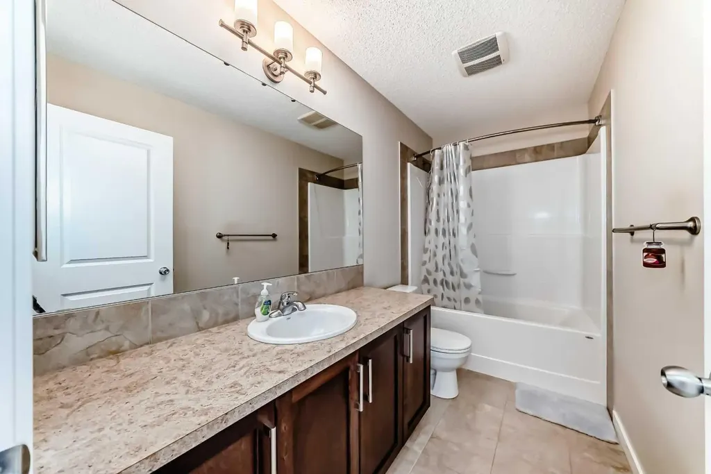 12 Kincora Mews NW Calgary AB T3R 0N3