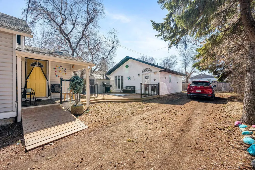 4811 40 Street Lloydminster SK S9V 0C3