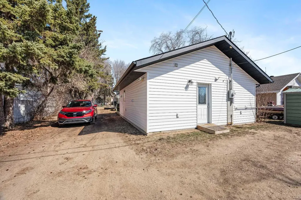 4811 40 Street Lloydminster SK S9V 0C3