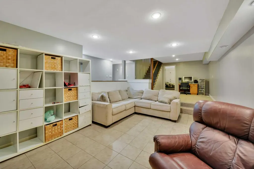 9 Cronquist Close Red Deer AB T4N 1E3