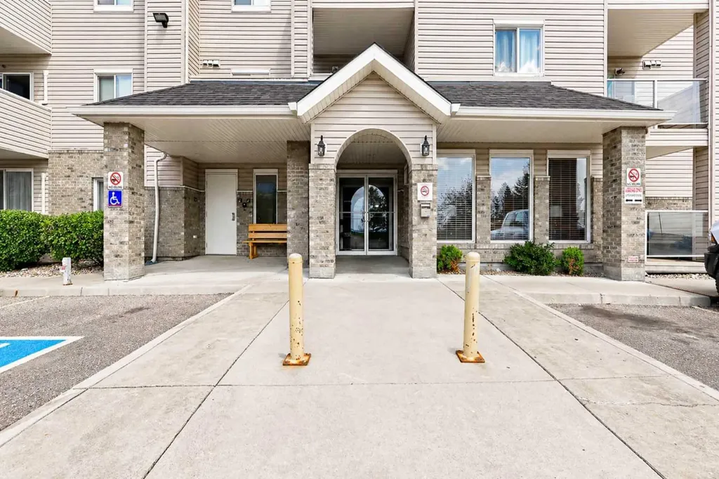 1632 Saamis Drive NW Medicine Hat AB T1C4X3