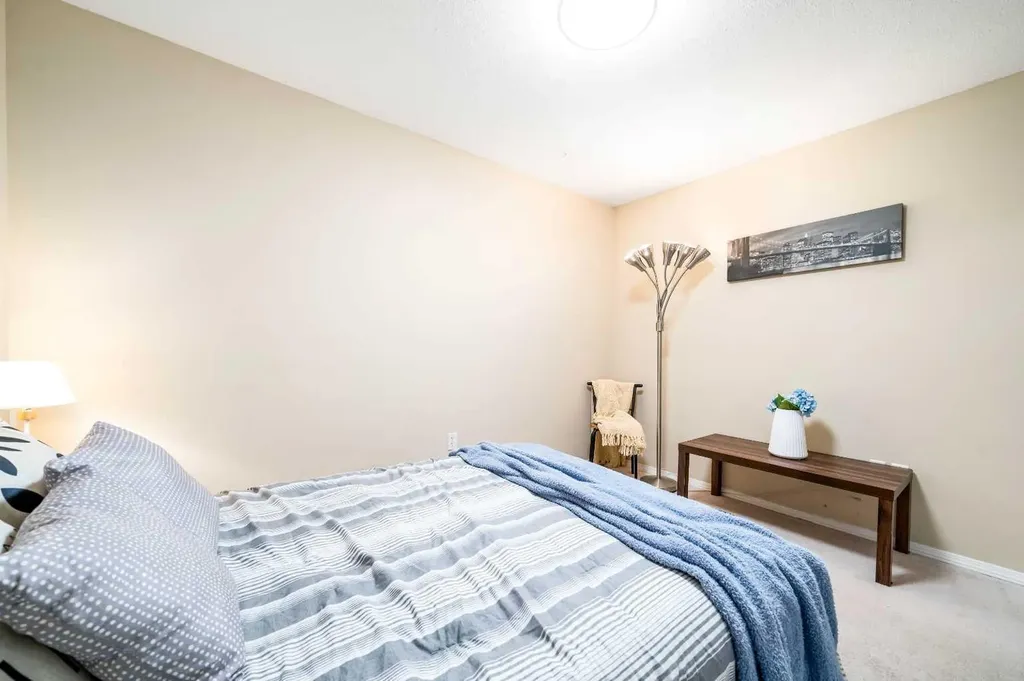 1632 Saamis Drive NW Medicine Hat AB T1C4X3