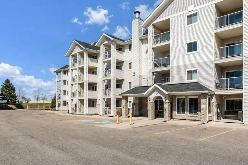 1632 Saamis Drive NW Medicine Hat AB T1C4X3