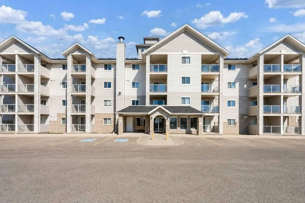 1632 Saamis Drive NW Medicine Hat AB T1C4X3