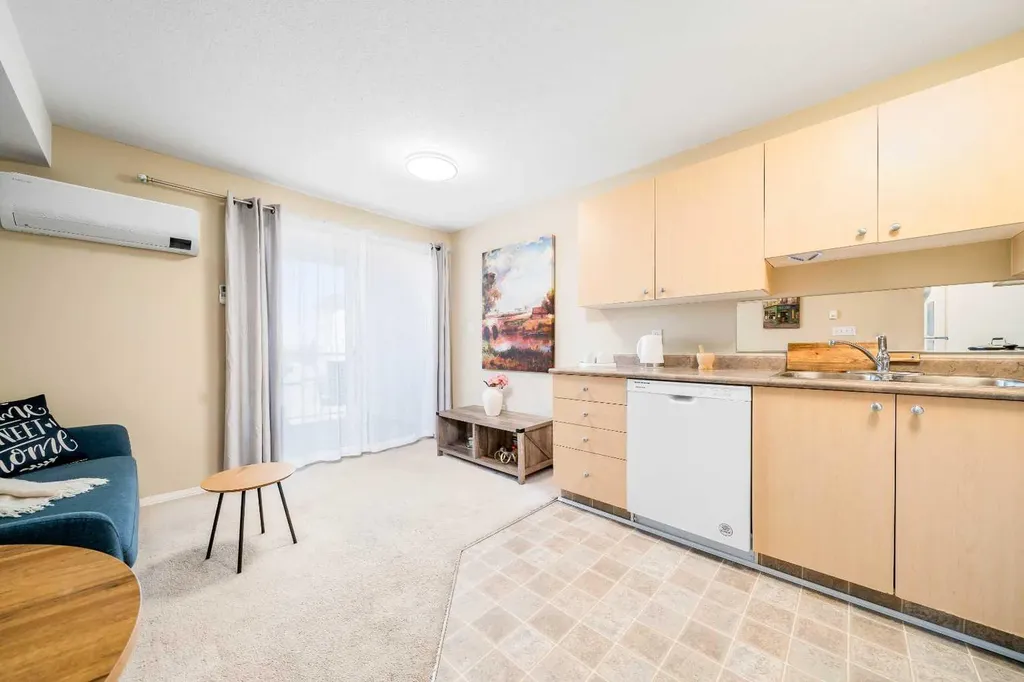 1632 Saamis Drive NW Medicine Hat AB T1C4X3