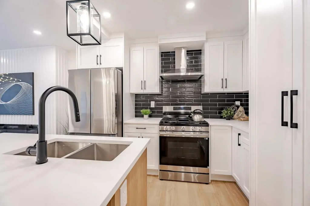 451 Arlington Drive SE Calgary AB T2H 1S4