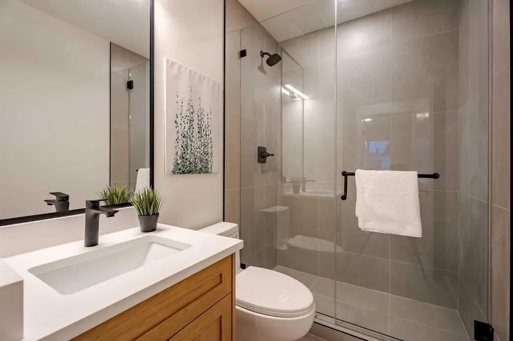 451 Arlington Drive SE Calgary AB T2H 1S4