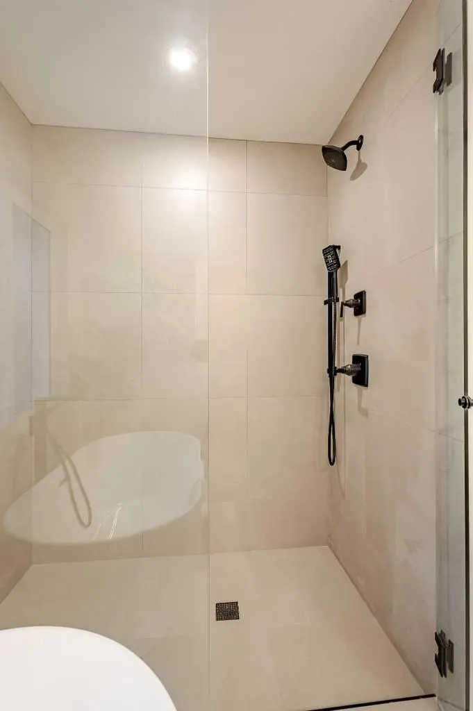 451 Arlington Drive SE Calgary AB T2H 1S4