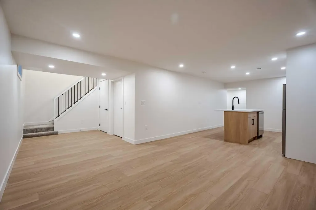 451 Arlington Drive SE Calgary AB T2H 1S4