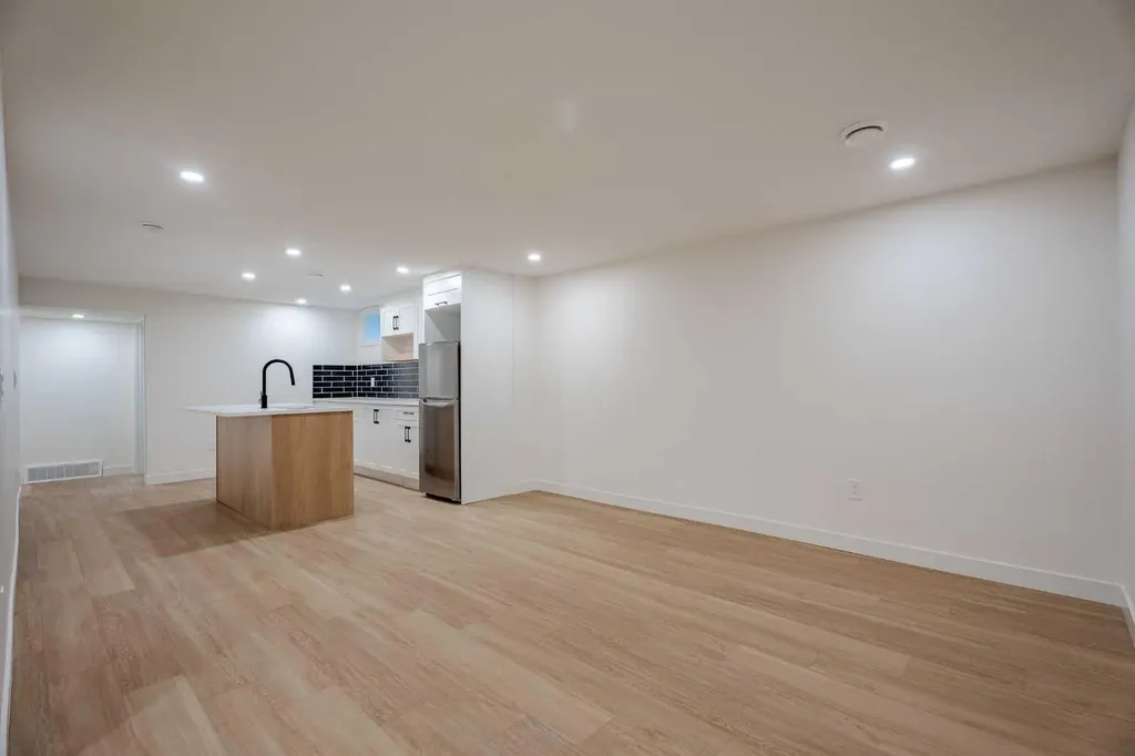 451 Arlington Drive SE Calgary AB T2H 1S4