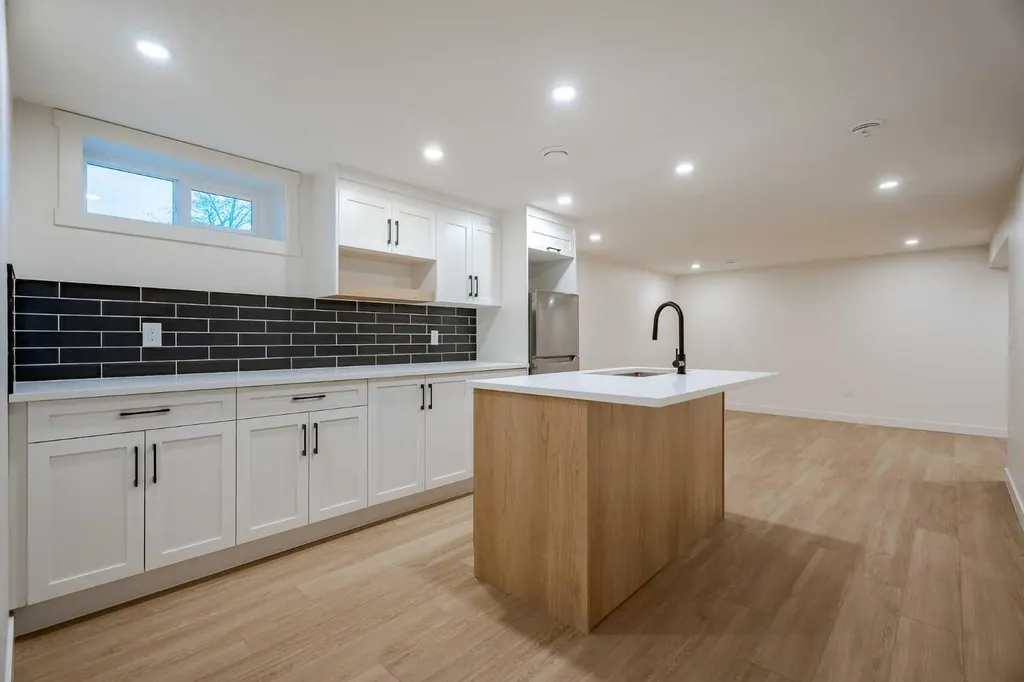 451 Arlington Drive SE Calgary AB T2H 1S4