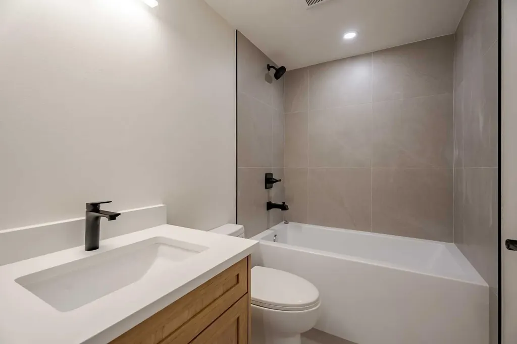 451 Arlington Drive SE Calgary AB T2H 1S4