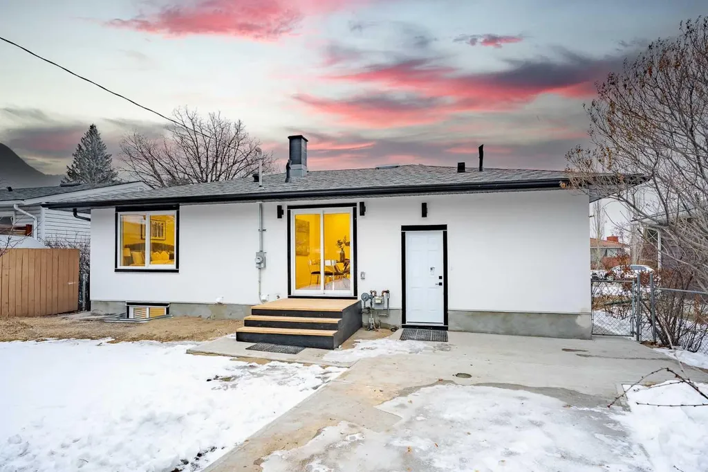 451 Arlington Drive SE Calgary AB T2H 1S4