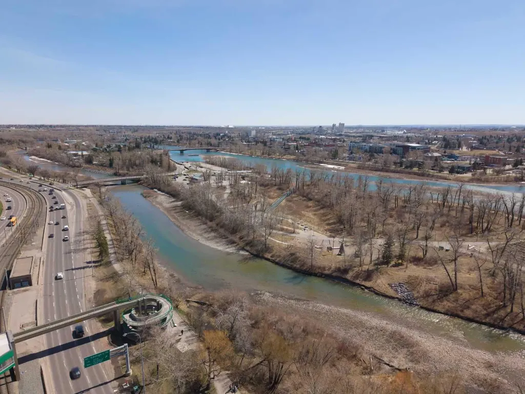 38 9 Street NE Calgary AB T2E 7X9