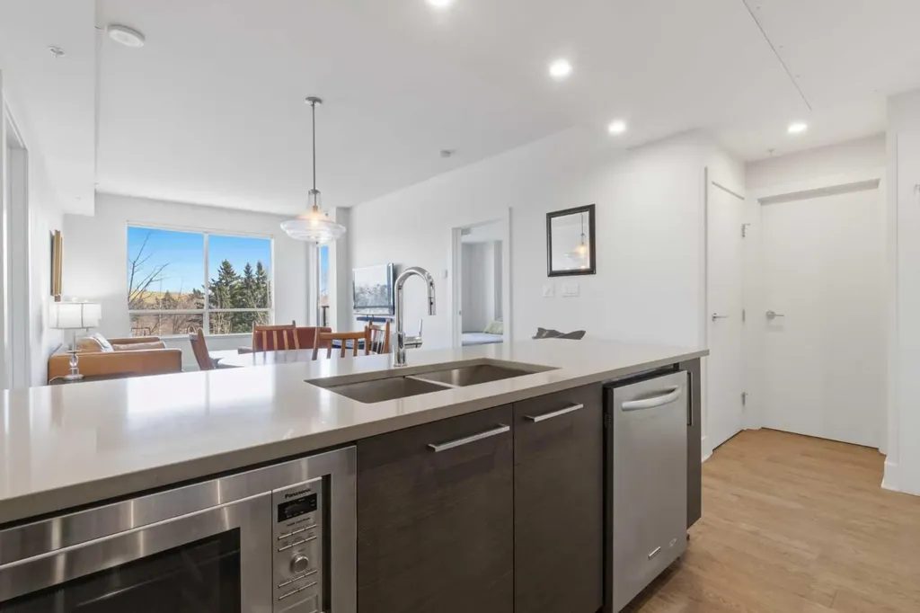 38 9 Street NE Calgary AB T2E 7X9