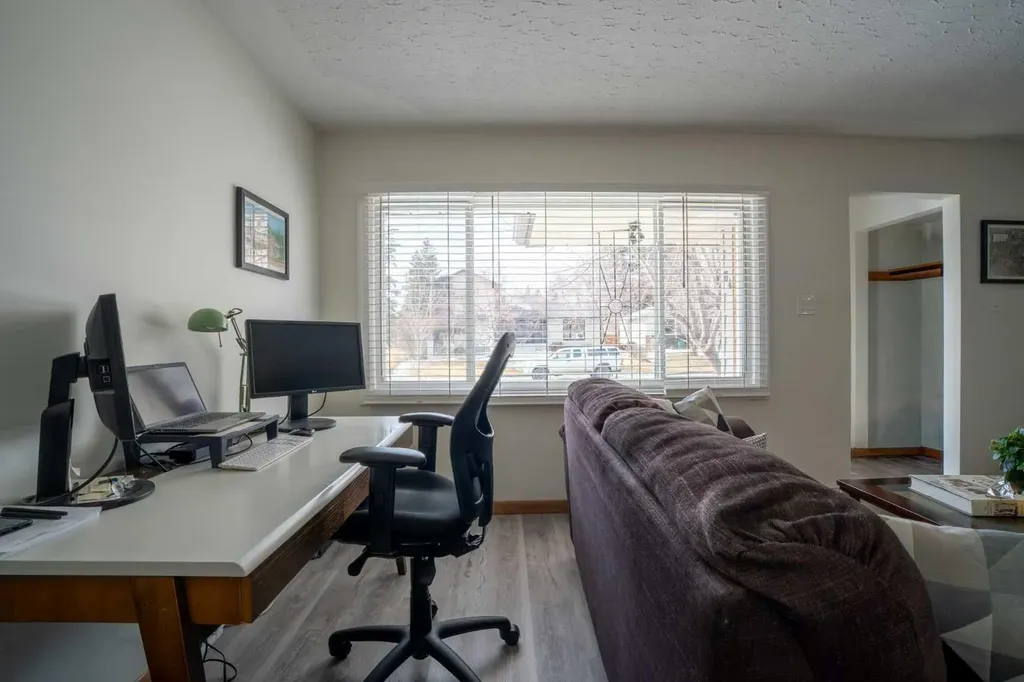 84 Waterloo Drive SW Calgary AB T3C3G1