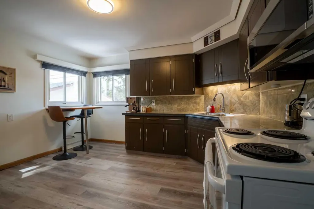 84 Waterloo Drive SW Calgary AB T3C3G1