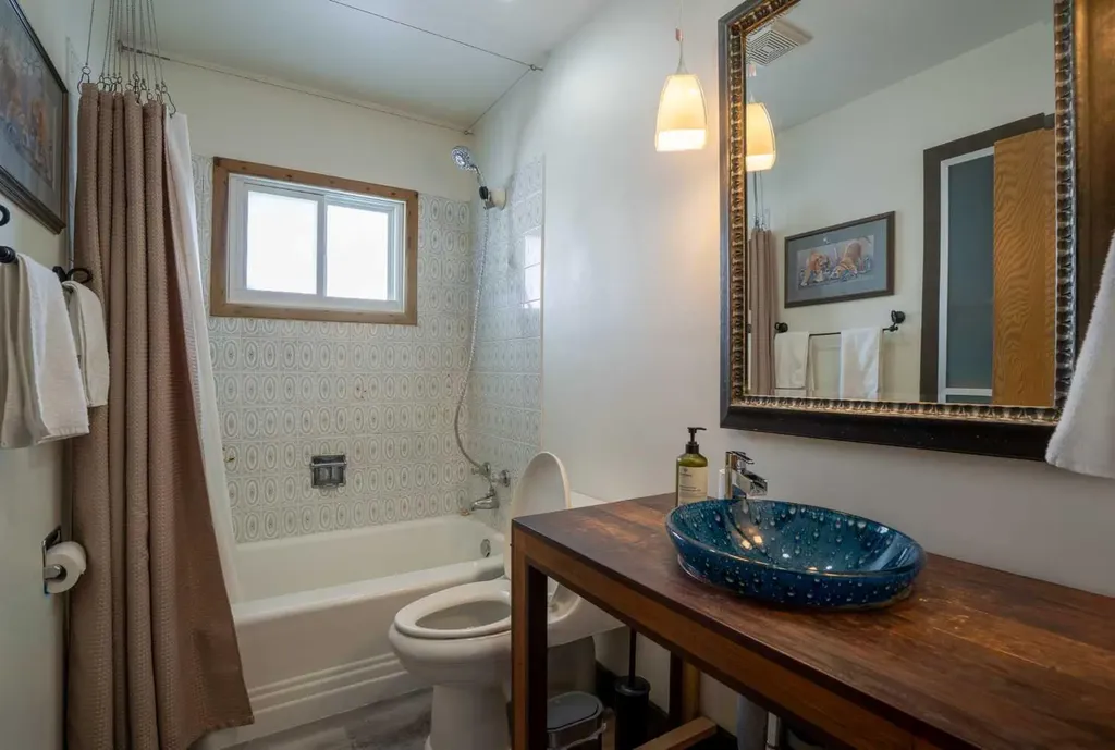 84 Waterloo Drive SW Calgary AB T3C3G1