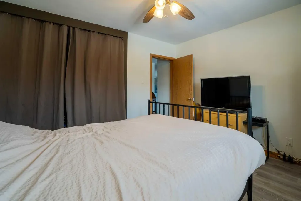 84 Waterloo Drive SW Calgary AB T3C3G1