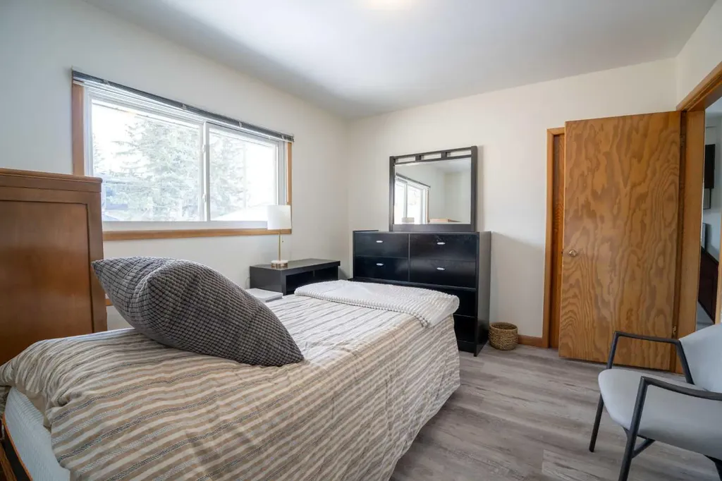 84 Waterloo Drive SW Calgary AB T3C3G1
