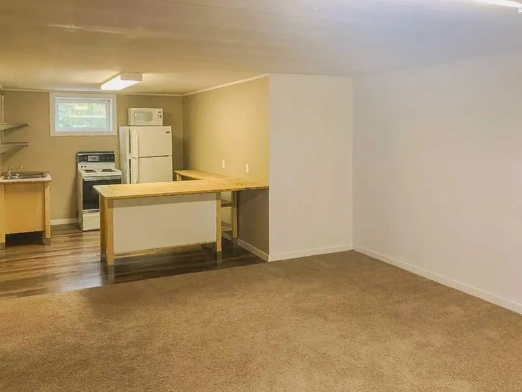 84 Waterloo Drive SW Calgary AB T3C3G1