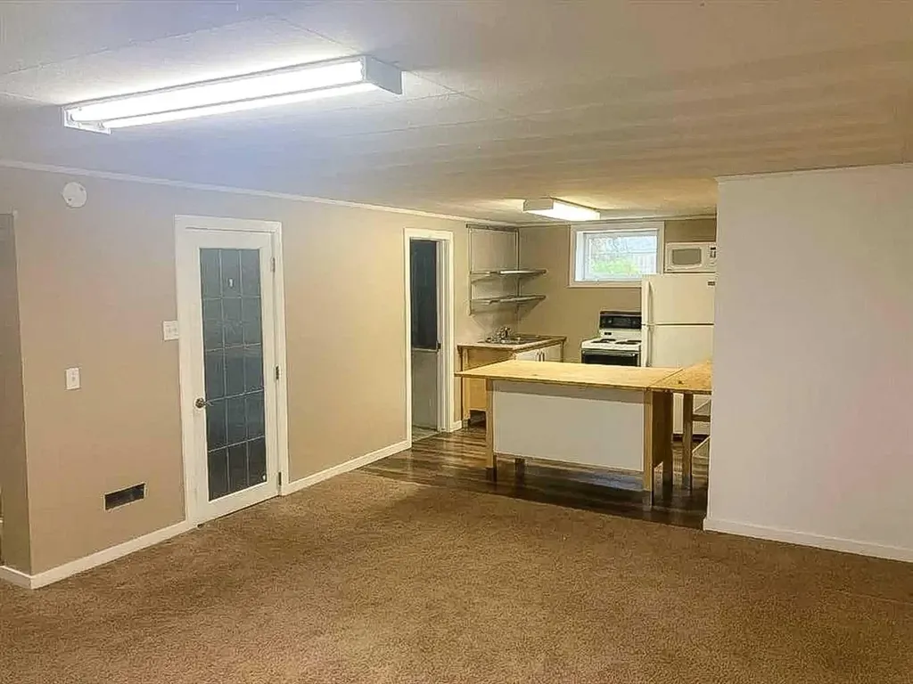 84 Waterloo Drive SW Calgary AB T3C3G1