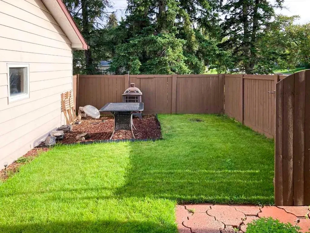 84 Waterloo Drive SW Calgary AB T3C3G1